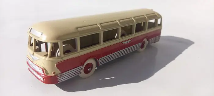 Dinky Toys - 1:43 - ref. 290F Chausson Autocar