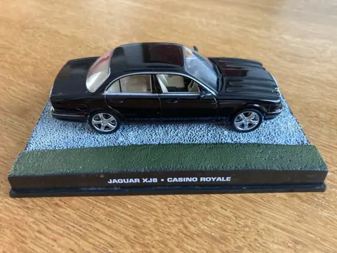 007 James Bond 1/43 "Casino Royale" & "From Russia with love" - 1:43 - 5 models