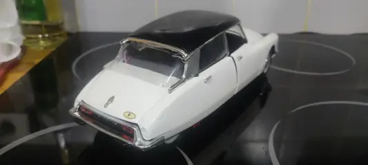 Solido - 1:18 - Citroen DS - LED