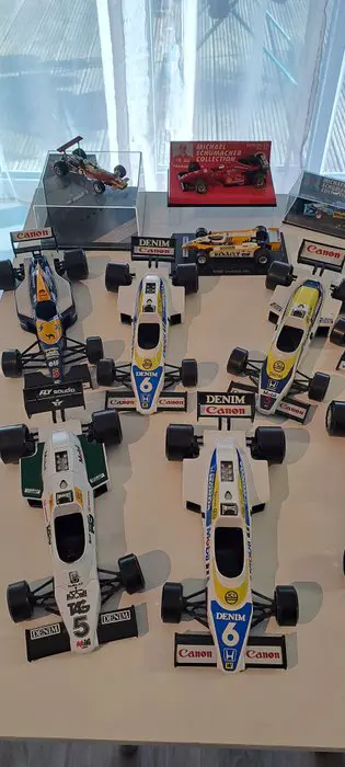 MiniChamps,Burago,Quartzo.. - 1:24, 1/64, 1/43, - 11 modellen F1 Collectie