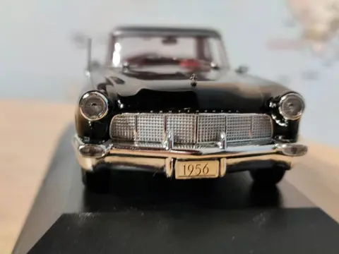 Minichamps - 1:43 - Lincoln Continental 1956, and Lamborghini Gallardo 2004