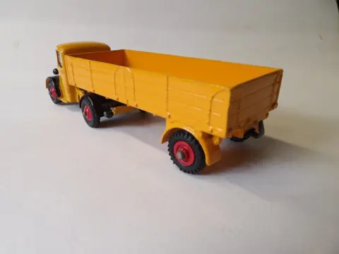 Dinky Toys - 1:43 - ref. 409 Bedford Articulated Lorry