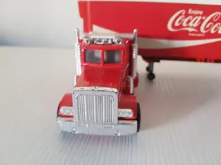 Matchbox - 1:43 - Superkings Peterbuilt Refrigeration Truck (Coca Cola e Christian Salvesen) - K-31