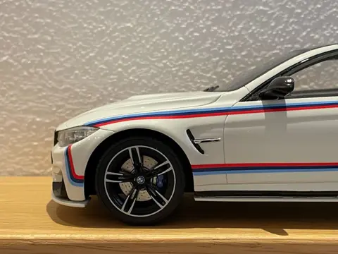 GT Spirit - 1:18 - BMW M4 Coupé F82 Pack Performance - GT096 - Beperkte 1500 stuks