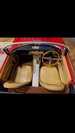 Agora - 1:8 - Jaguar type ECabriolet