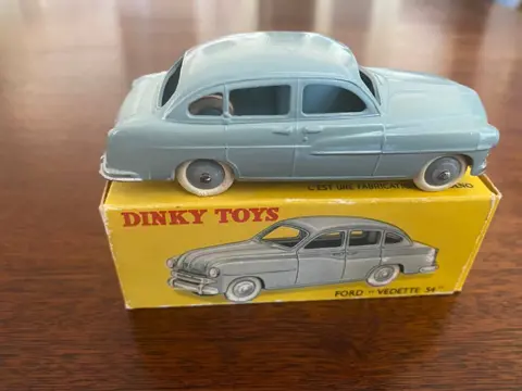 Dinky Toys - 1:43 - ref. 24X Ford Vedette 54 Mint Box - Gemaakt in Frankrijk