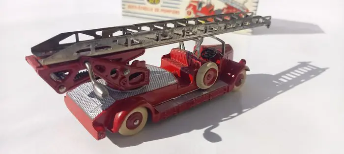 Dinky Toys - 1:43 - ref. 32DDelahaye Grande échelle