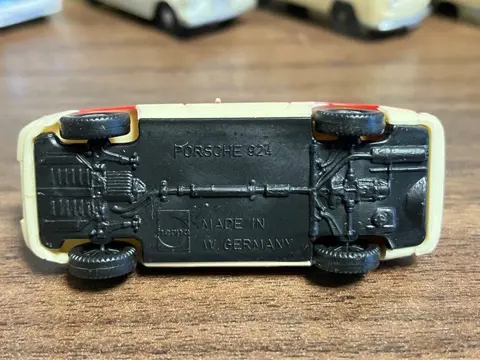 Brekina, Herpa, Kentoys, Praliné - 1:87 - 22 Ambulances and buses