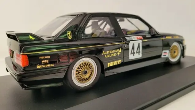 Minichamps - 1:18 - BMW E30 M3 Bathurst 1000Km - Class winner 1987 JPS, Coureurs: Richards/Longhurst - - No Reserve Price