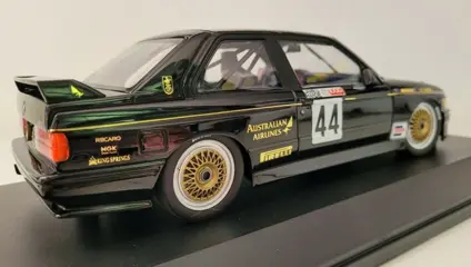 Minichamps - 1:18 - BMW E30 M3 Bathurst 1000Km - Class winner 1987 JPS, Coureurs: Richards/Longhurst - - No Reserve Price