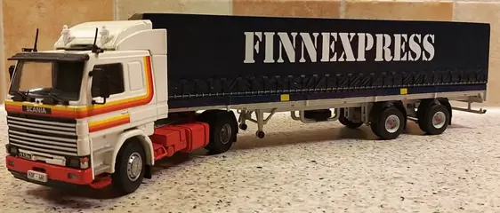Tekno - 1:50 - SCANIA 112M - trekker met huifoplegger "Finnexpress"