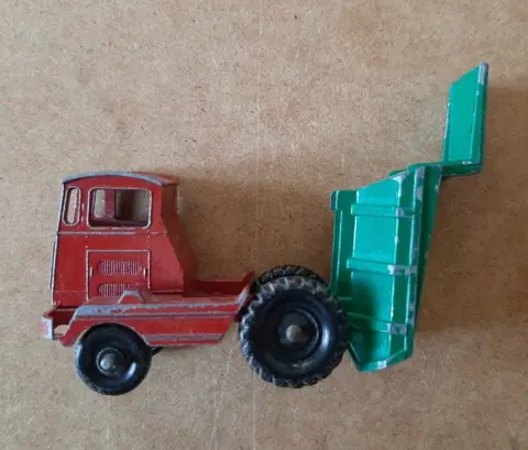 Matchbox - 1:64 - AEC Lorry n. 6, Muir Hill Dumper n. 2, Hoveringham Tipper n. 17, Merryweather Fire Engine
