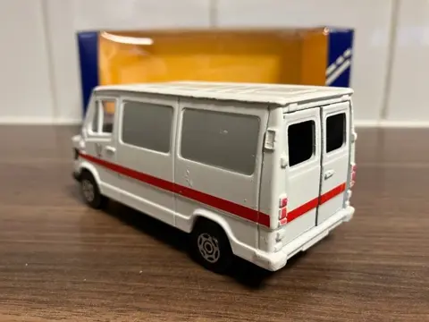 Corgi - 1:36 - Lot of 6 Different Ambulances