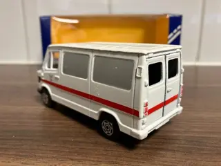 Corgi - 1:36 - Lot of 6 Different Ambulances