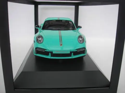 Minichamps - 1:18 - Porsche 911 Turbo S Sport Design Package - 2021 - 504 pcs