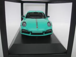 Minichamps - 1:18 - Porsche 911 Turbo S Sport Design Package - 2021 - 504 pcs
