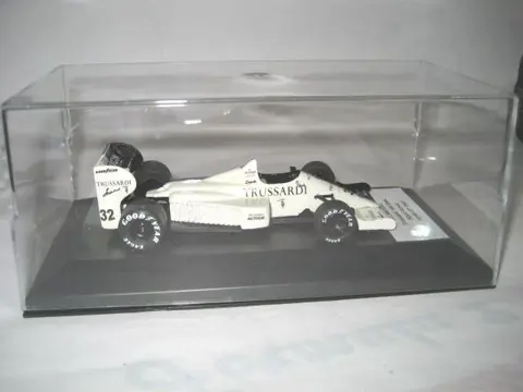 Villamodel - 1:43 - F.1 Trussardi 186 Ford Aguri Suzuki Japan GP 1987 - Gemonteerde kit