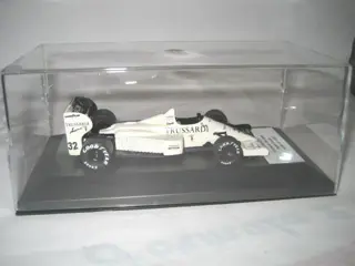 Villamodel - 1:43 - F.1 Trussardi 186 Ford Aguri Suzuki Japan GP 1987 - Gemonteerde kit