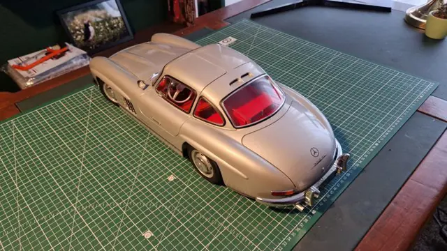 Eaglemoss Deagostini - 1:8 - Mercedes-Benz 300SL Gullwing - Inclusief officiële stofkap.