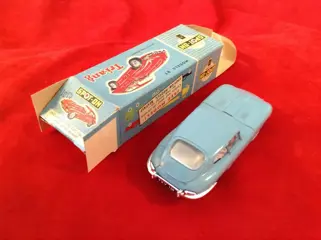 Spot On by Triang - 1:43 - ref. 217 Jaguar type "E" Coupé 1961 - light blue - uiterst zeldzaam in deze nieuwstaat