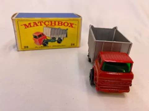 Matchbox - 1:64 - G.M.C. Tipper Truck / Kipper n. 26