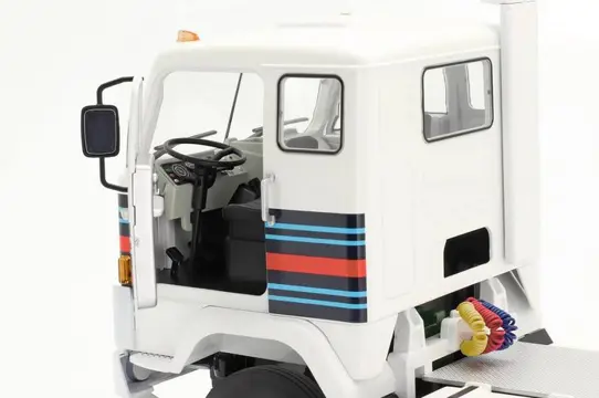 Road Kings - 1:18 - Volvo F88 'Martini Racing Team' - Limited Edition of 300 pcs.