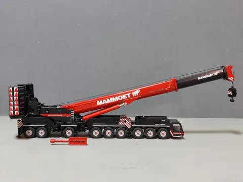 WSI - 1:87 - MAMMOET Liebherr LTM 1750 met 4-delig CONVOI EXCEPTIONNEL H0 1:87