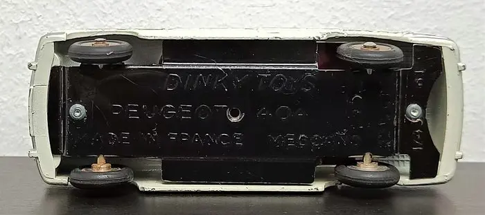 Dinky Toys - 1:43 - Peugeot 404 - Gemaakt in Frankrijk