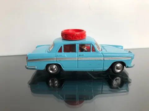 Corgi - 1:43 - No. 236 Austin A60 De Luxe Saloon Motor School Car - Mint Model