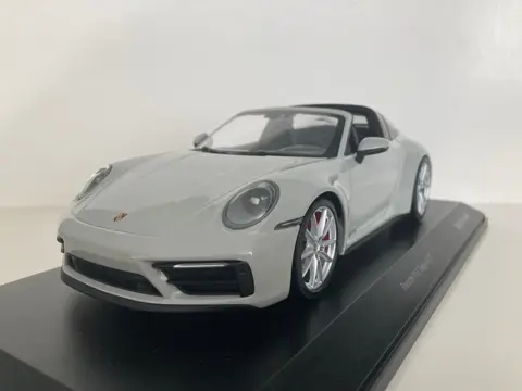 Minichamps - 1:18 - Porsche 911 (992) Targa 4 GTS 2021