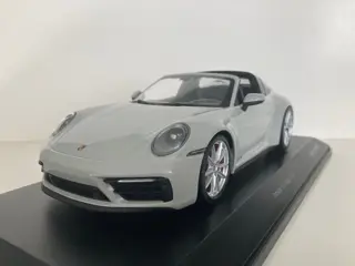 Minichamps - 1:18 - Porsche 911 (992) Targa 4 GTS 2021