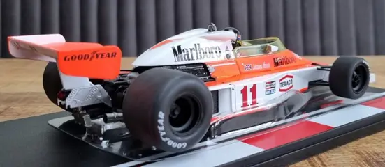 Model Car Group - 1:18 - McLaren F1 Team - McLaren Ford M23 #11 James Hunt - Winner French GP - F1 World Champion 1976 - Marlboro Livery