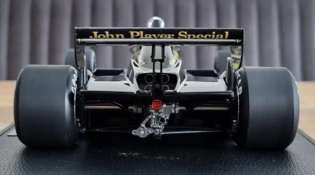 GP Replicas - 1:18 - Team JPS Lotus F1 - Lotus 91 1982 #12 Nigel Mansell - John Player Special Livery - Limited Edition 500 pcs.