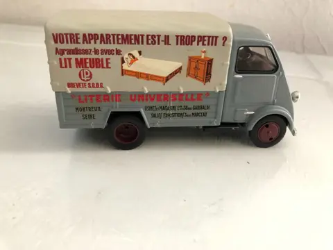 Ixo, eligor,welly - 1:43 - Citroen, Renault, Peugeot - 6 Franse bestelwagens