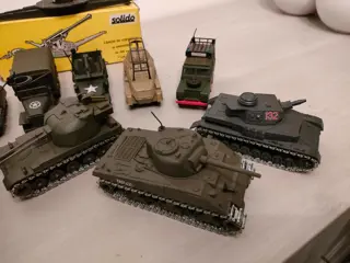 Solido - 1:50 - Chars Sherman, PZ K, AMX, Camion GMC, Camion Renault, Ambulance - gemaakt in Frankrijk