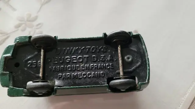 Dinky Toys - 1:43 - Peugeot, Jaguar, Daimler, Panhard