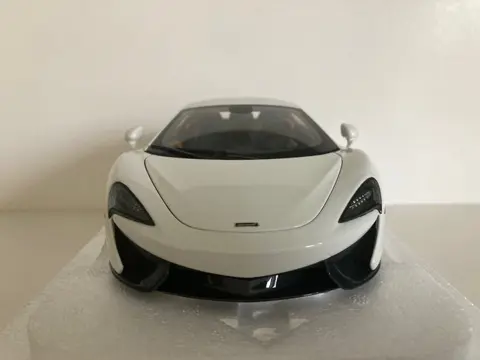 Autoart - 1:18 - McLaren 570S Coupe 2016