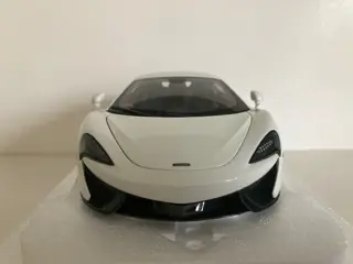 Autoart - 1:18 - McLaren 570S Coupe 2016