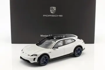 Spark - 1:18 - Porsche Mission E Cross Turismo - + Showcase