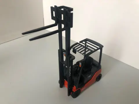 Toyota en Linde - 1:50 - Toyota en Linde Heftrucks