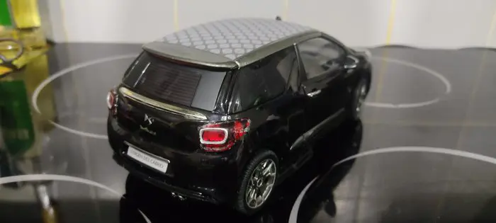 Norev - 1:18 - DS 3 - LED