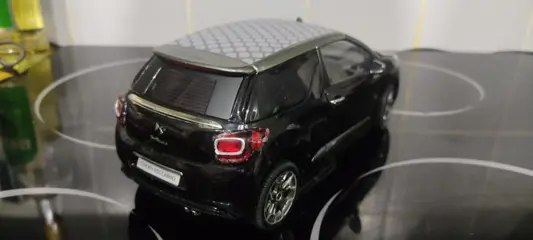 Norev - 1:18 - DS 3 - LED