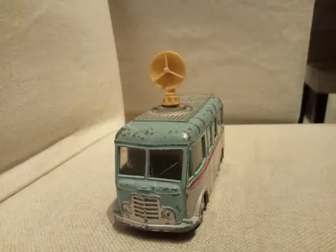 Dinky Toys - 1:43 - ABC TV Transmitter Van n° 988