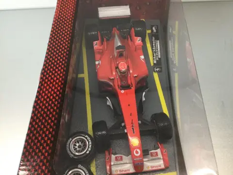 Hot Wheels - 1:18 - F1Ferrari2003 Michael Schumacher 2003 World Champion - Model Nr. B1026