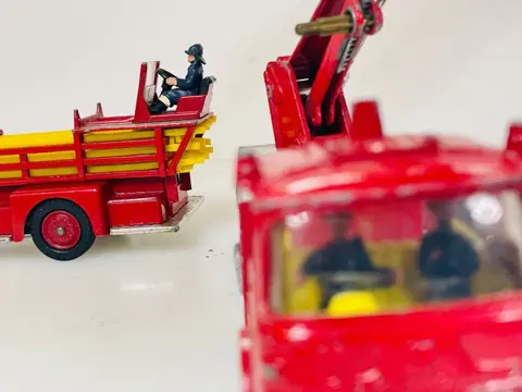 Corgi - 1:50 - Simon Snorkel, American LaFrance - Nr. 1127 & 1143