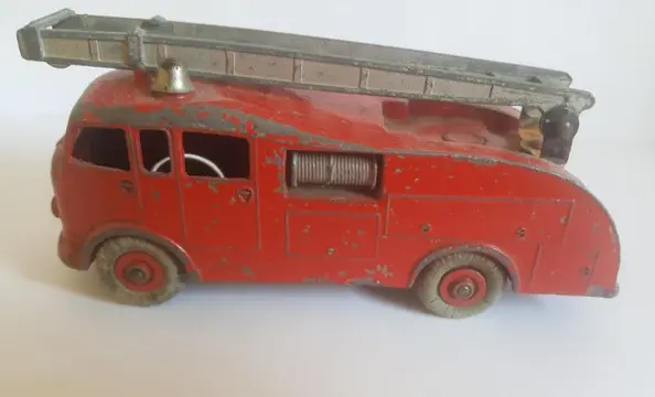 Dinky Toys - 1:43 - A.E.C. Monarch, ref. 555 Fire Engine
