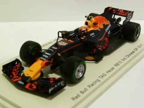Spark - 1:43 - Red Bull Racing TAG Heuer RB13 F1 - Verstappen China 2017 - Art.nummer S5037