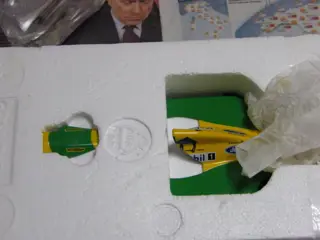 Paul’s Model Art – Minichamps - 1:18 - Benetton Ford B 192