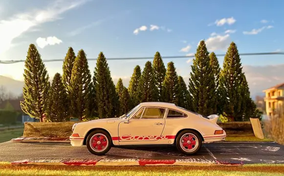 Welly - 1:24 - Porsche 911 Carrera 2.7 RS - Nürburgring Nordschleife Diorama