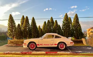 Welly - 1:24 - Porsche 911 Carrera 2.7 RS - Nürburgring Nordschleife Diorama